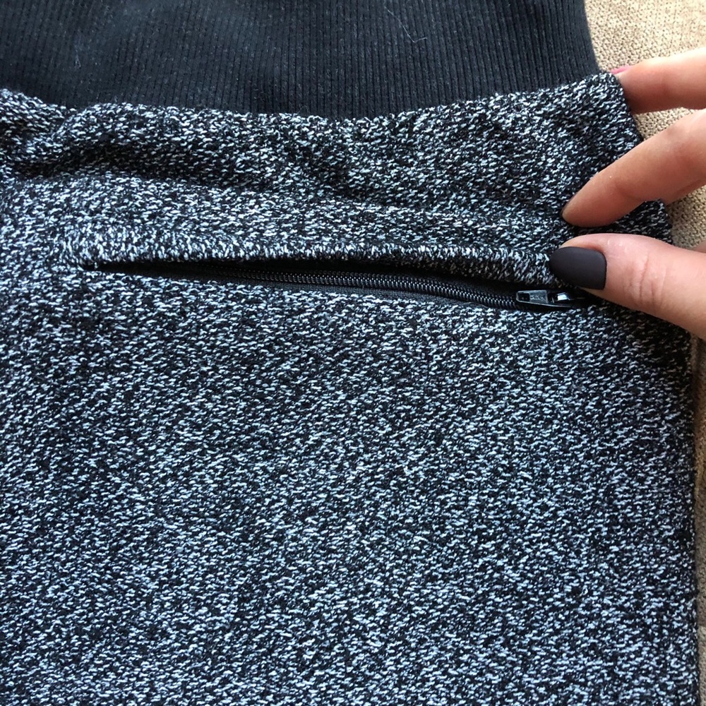 Theory Shorts - Picture 4 of 5